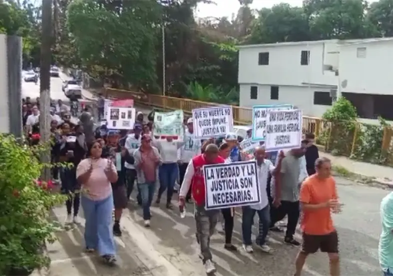 Marchan por justicia para joven acribillado en colmado