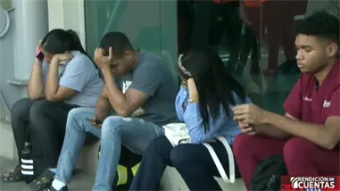 Decenas de personas quedan varadas en estaciones del Metro durante la hora pico Decenas de personas quedan varadas en estaciones del Metro durante la hora pico