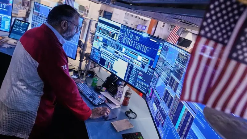 Wall Street cierra en rojo tras anuncio de aranceles y preocupaci&oacute;n por IA en tecnol&oacute;gicas