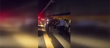 Cientos de pasajeros varados por cierre del Metro y el Teleférico