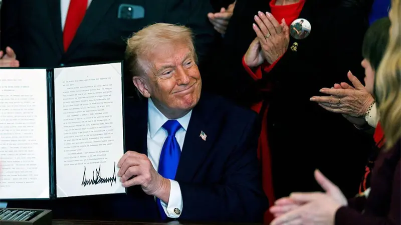 Entra en vigor el nuevo arancel global del 15% impuesto por Trump tras rev&eacute;s en el Supremo