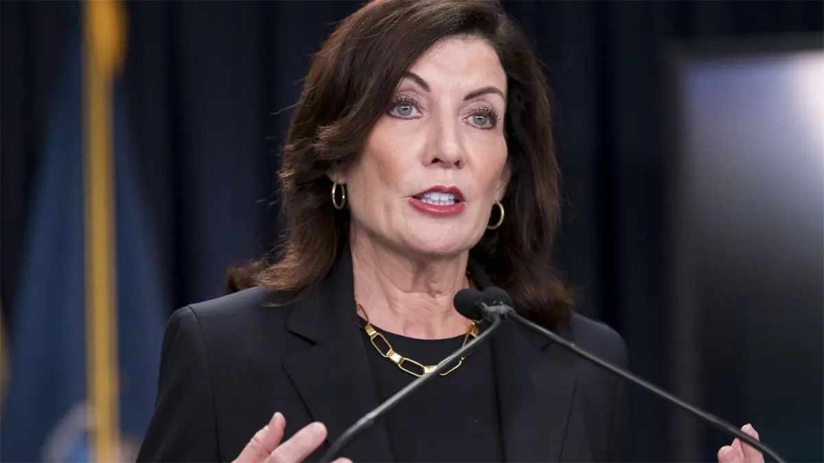 Gobernadora de Nueva York pide a Trump un reembolso de 13.500 millones por aranceles