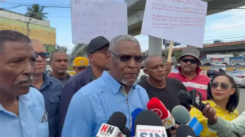 Choferes de Los Alcarrizos exigen inclusi&oacute;n en rutas del Metro 