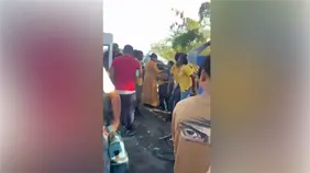 Accidente entre autob&uacute;s p&uacute;blico y guagua escolar deja estudiantes heridos en carretera Yamas&aacute;