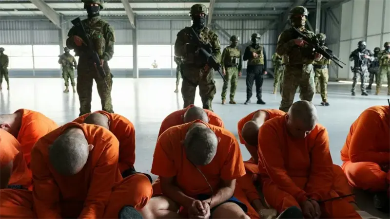 Trasladan a 496 presos enfermos de la c&aacute;rcel m&aacute;s peligrosa de Ecuador por crisis sanitaria