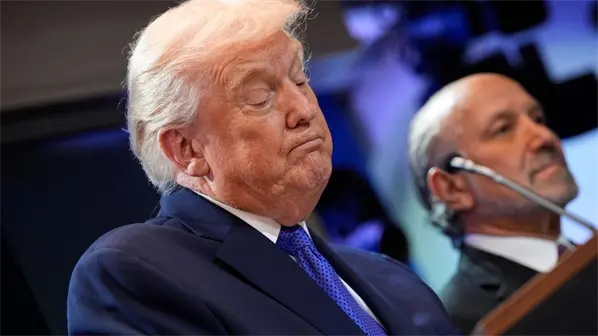 Trump analiza exigir a los bancos de EE.UU. datos sobre la nacionalidad de sus clientes