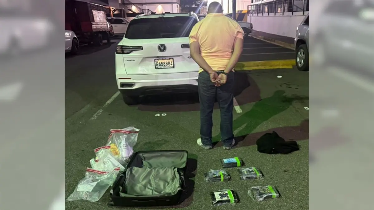 Un hombre fue detenido con presunta cocaína y un arma de fuego