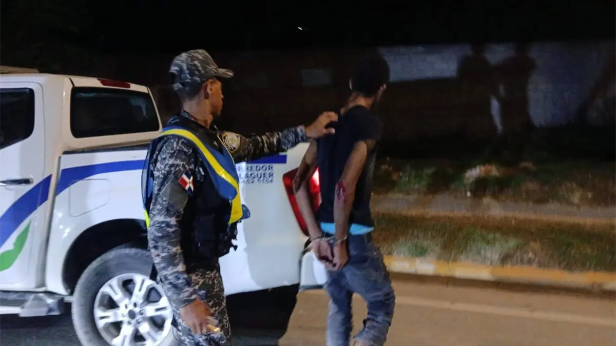 El detenido fue identificado como Albi Daniel Pérez, de 23 años de edad.