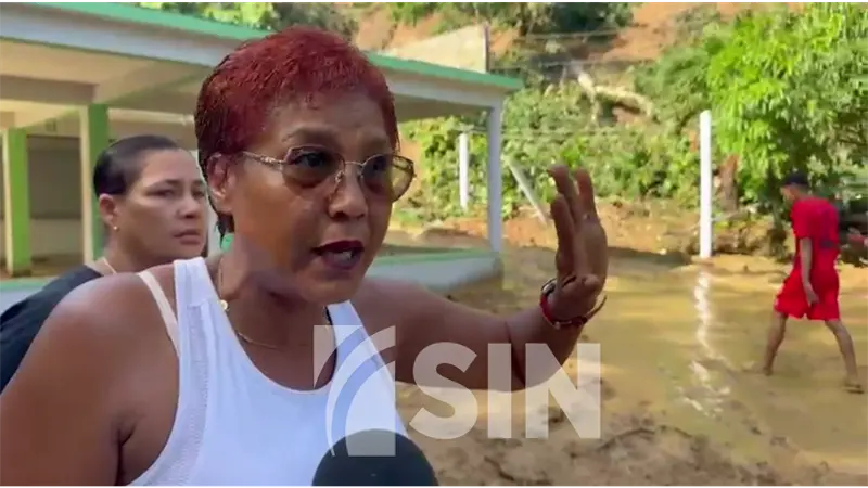 Aislados y sin se&ntilde;al: residentes de Joba Arriba reabren el tr&aacute;nsito tras desborde del r&iacute;o y derrumbes