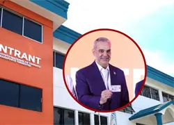 Presidente Abinader recibe la nueva licencia de conducir biom&eacute;trica