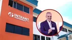 Presidente Abinader recibe la nueva licencia de conducir biom&eacute;trica