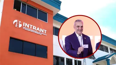 Presidente Abinader recibe la nueva licencia de conducir biométrica