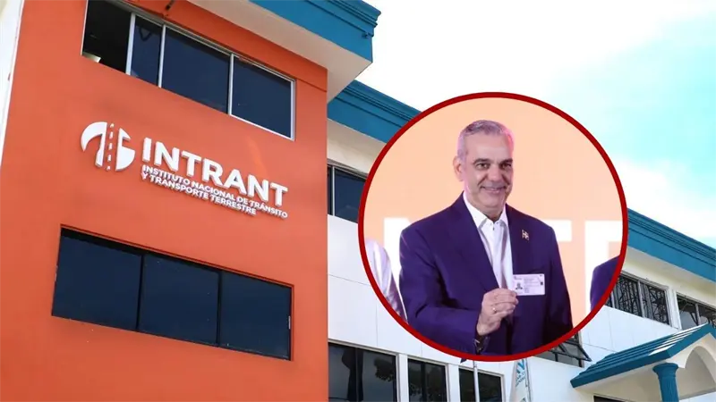 Presidente Abinader recibe la nueva licencia de conducir biom&eacute;trica