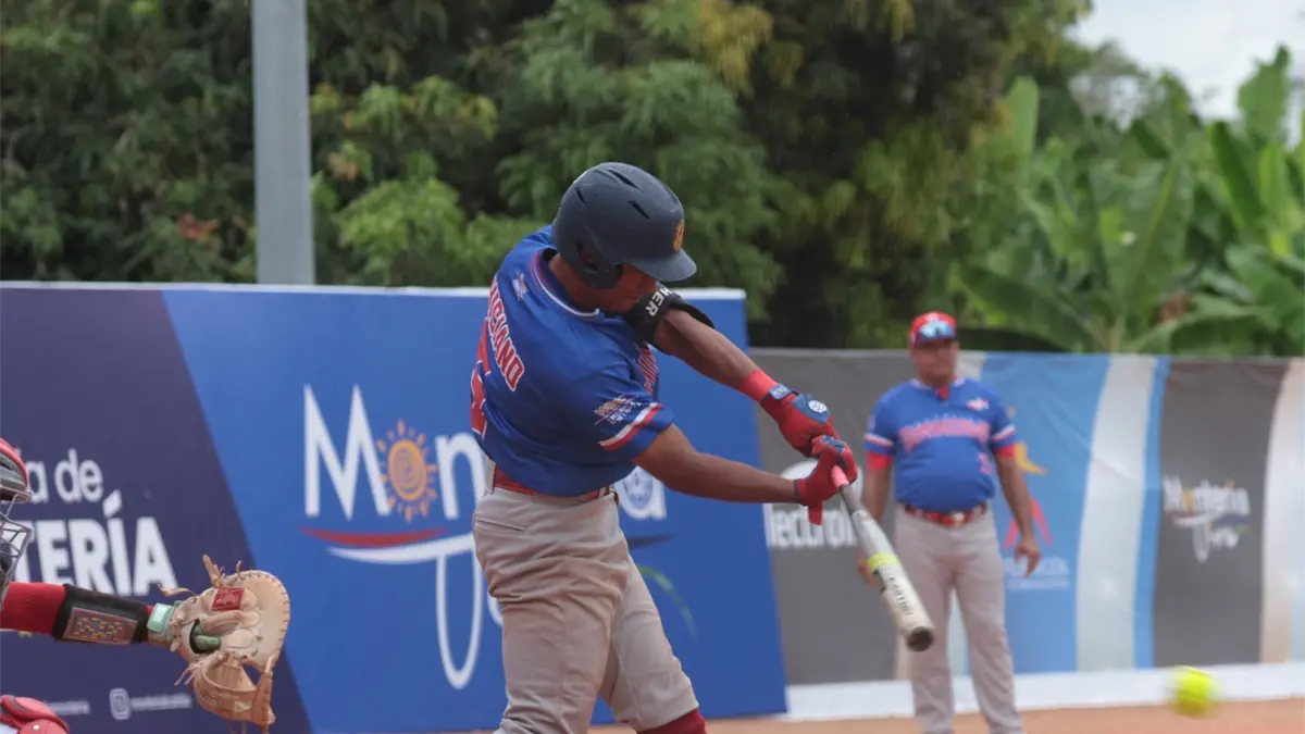 Luis Hiciano lideró la ofensiva dominicana en el triunfo 7-0 sobre Argentina en el XIII Campeonato Panamericano de Softbol Masculino de Mayores 2026, en Montería, Colombia.