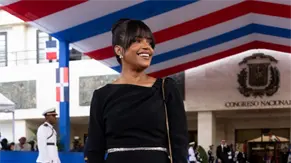 Milizen Uribe, elegancia y patria en el Congreso Nacional este 27 de febrero