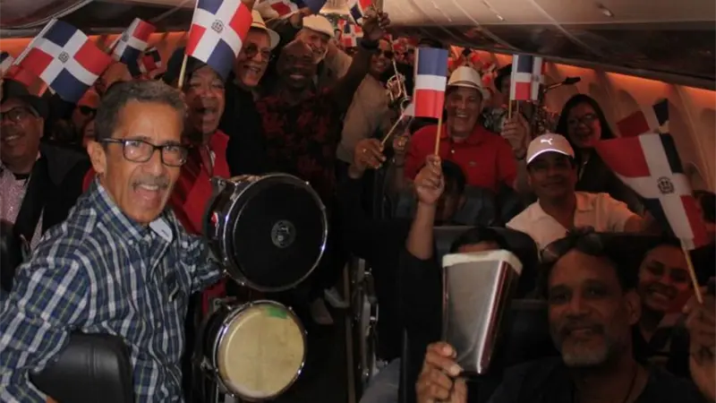 Arajet eleva la dominicanidad celebrando la Independencia Nacional a m&aacute;s de 30 mil pies de altura