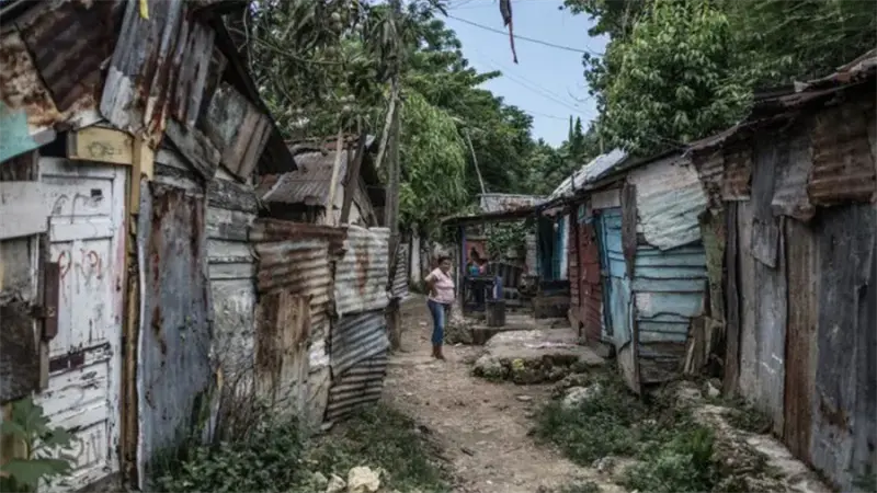 Pobreza cae a uno de los niveles m&aacute;s bajos de la historia, seg&uacute;n Abinader