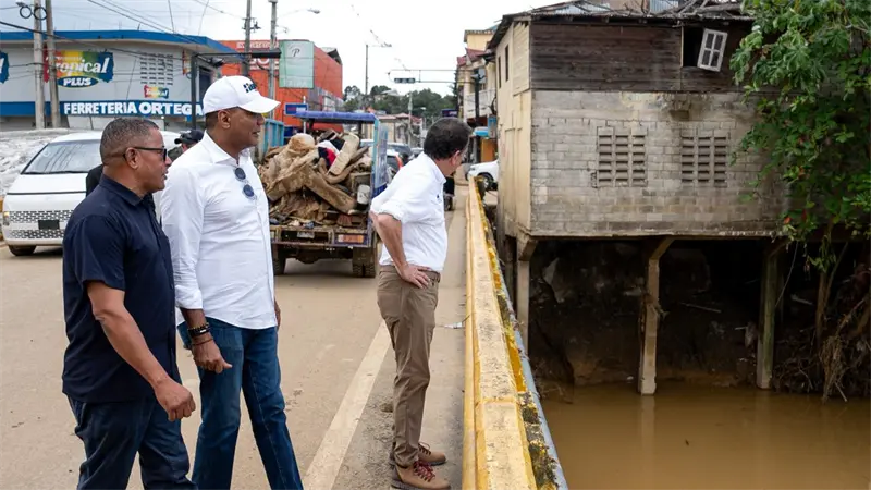Ministro Ito Bison&oacute; visita Gaspar Hern&aacute;ndez tras desbordamiento del r&iacute;o Joba