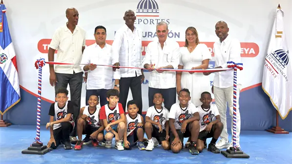 Presidente Abinader cumple promesa con Al Horford y Quisqueya al entregar techado La Tribu