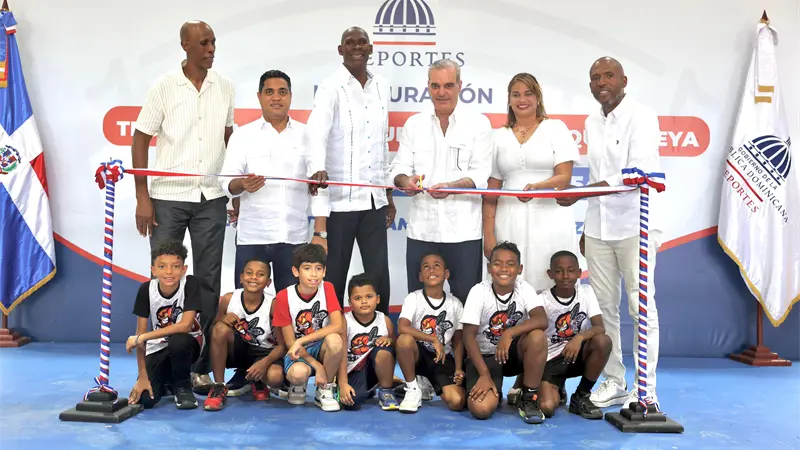 Presidente Abinader cumple promesa con Al Horford y Quisqueya al entregar techado La Tribu