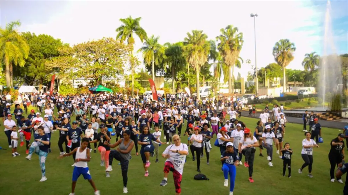 Más de mil personas participan en caminata 5K por los derechos en salud
