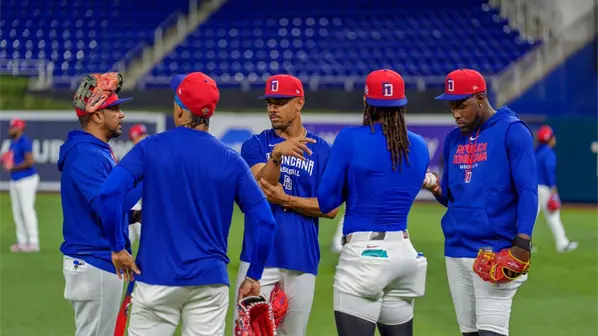 Equipo dominicano participante del Clásico Mundial practica por primera vez en Miami