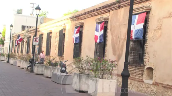 Disminuye exhibición de símbolos patrios en balcones capitaleños