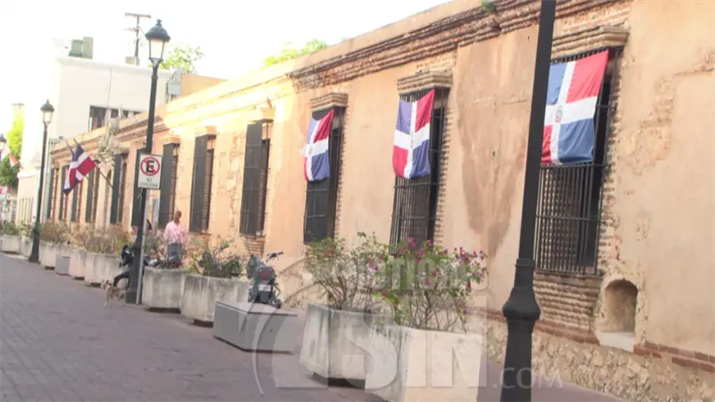 Disminuye exhibici&oacute;n de s&iacute;mbolos patrios en balcones capitale&ntilde;os