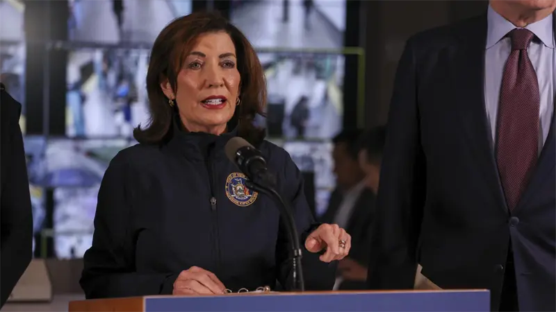 Gobernadora de Nueva York ordena reforzar seguridad y cuestiona a Trump por guerra en Ir&aacute;n