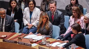 Melania Trump preside sesión sobre paz e infancia en ONU después de ataque de EEUU a Irán
