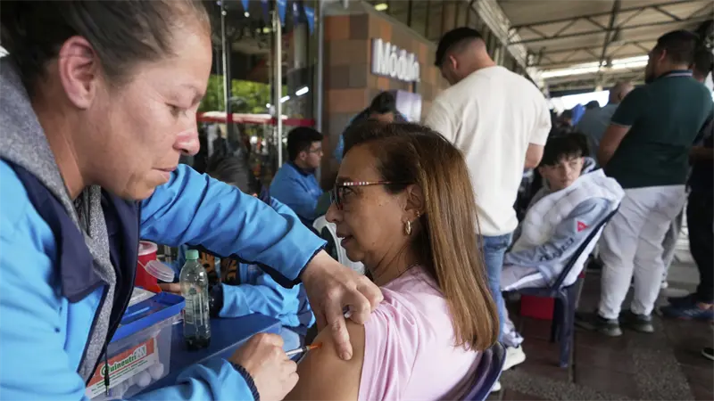 Venezuela exige vacunaci&oacute;n para viajes a cuatro regiones por brote de fiebre amarilla