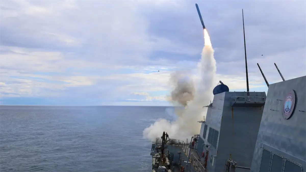 La Guardia Revolucionaria de Ir&aacute;n dice haber atacado un buque destructor de EE.UU.