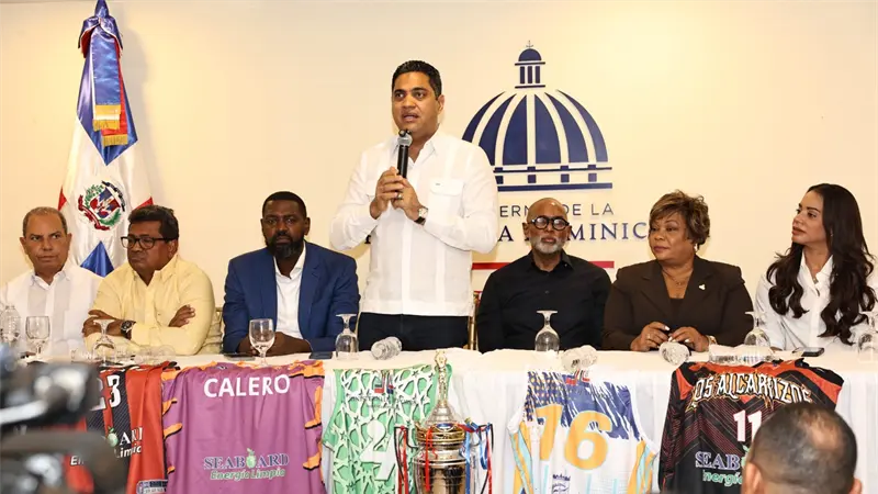 Ministro Kelvin Cruz duplica partida para apoyo del baloncesto superior de Abasado