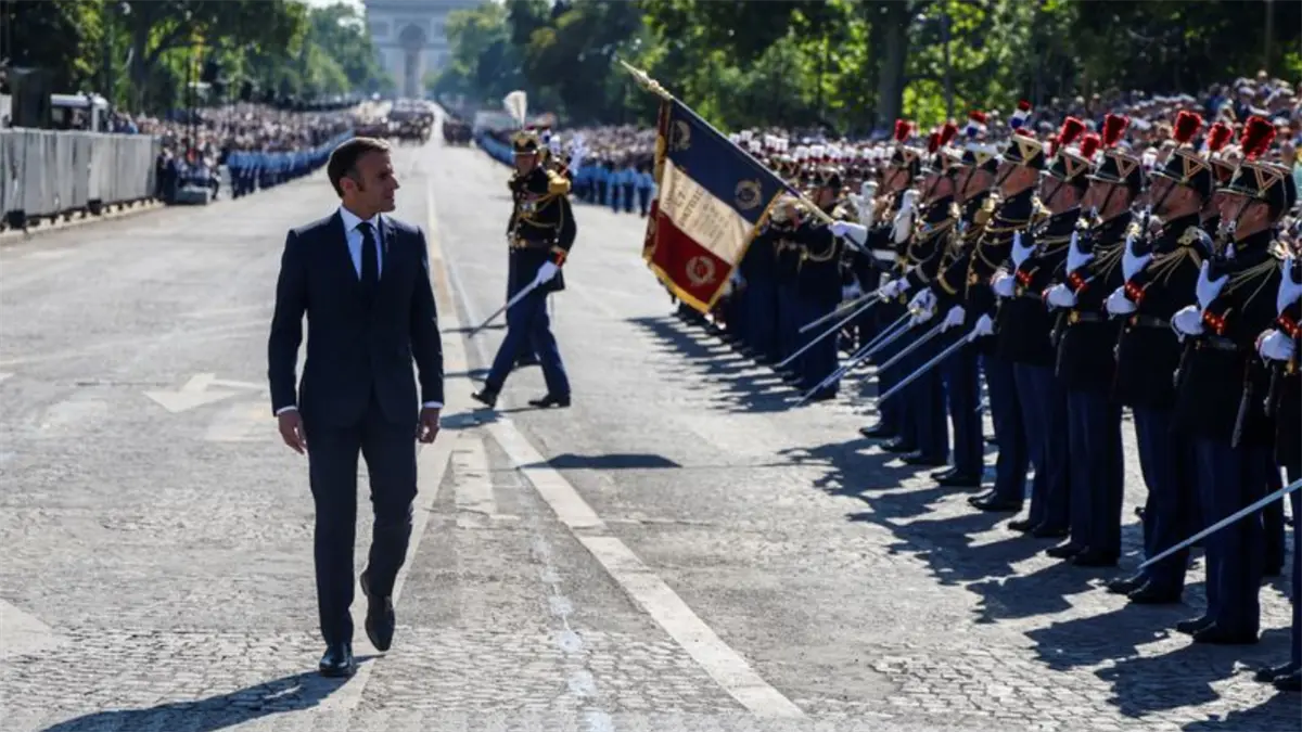 Macron pide una coalici&oacute;n para asegurar las v&iacute;as mar&iacute;timas y refuerza su presencia militar