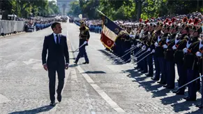 Macron pide una coalición para asegurar las vías marítimas y refuerza su presencia militar