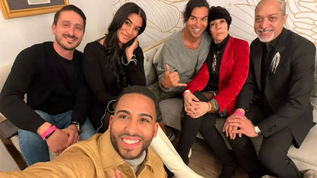 El comunicador dominicano Briyan Mejía realizó una entrevista exclusiva con el cantante y empresario Julio Iglesias Jr.