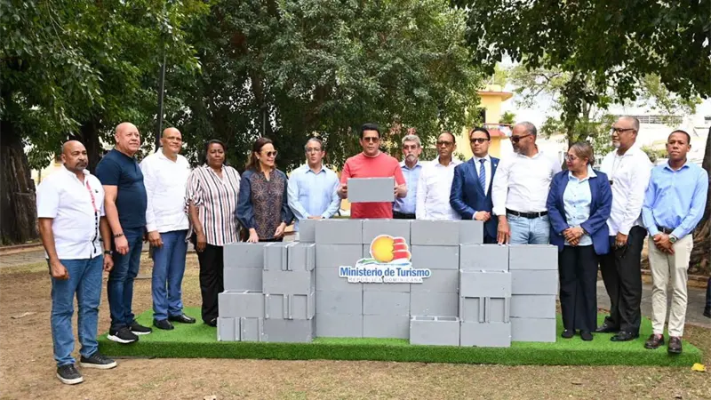 David Collado deja iniciados trabajos de revitalizaci&oacute;n del parque San Miguel y su entorno