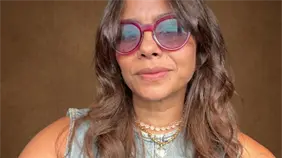 Ana Fe presenta Poes&iacute;a Necia, su primer libro de poemas, disponible en Amazon