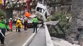 Al menos 12 muertos y 8 desaparecidos tras choque de vehículos en sierra central de Perú
