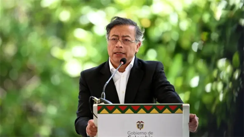 Petro alerta de que la humanidad est&aacute; a punto de caer al abismo de la guerra nuclear