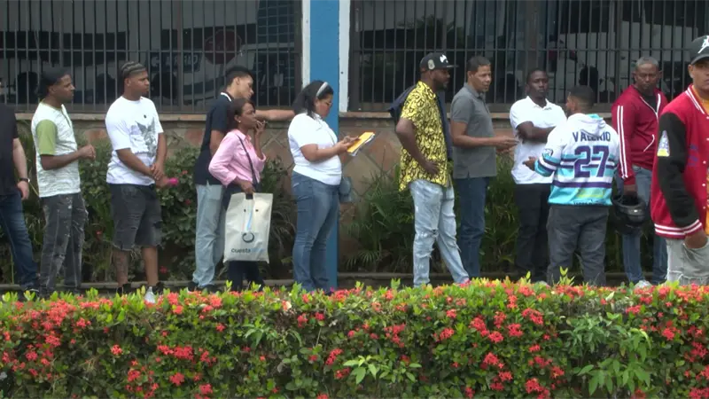 Unas 1,400 personas acuden a adquirir la nueva licencia en la sede del Intrant en dos d&iacute;as