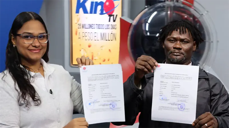 Leidsa entrega certificados por 50 millones a dos ganadores del S&uacute;per Kino Tv