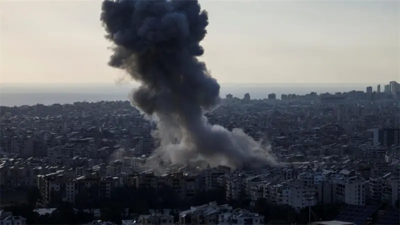 Israel bombardea los suburbios de Beirut a cuentagotas tras &oacute;rdenes masivas de evacuaci&oacute;n