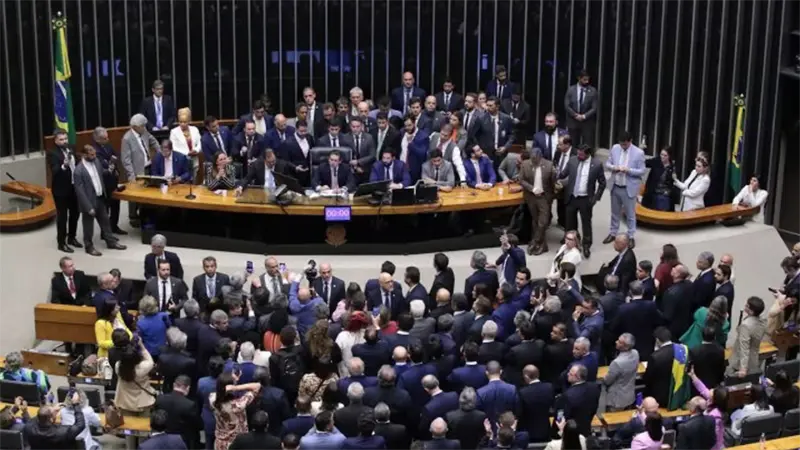 Diputados brasile&ntilde;os aprueban enmienda constitucional que refuerza el combate al crimen