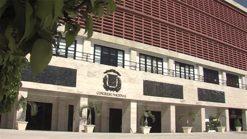 Legisladores aguardan propuesta para reducir impuestos