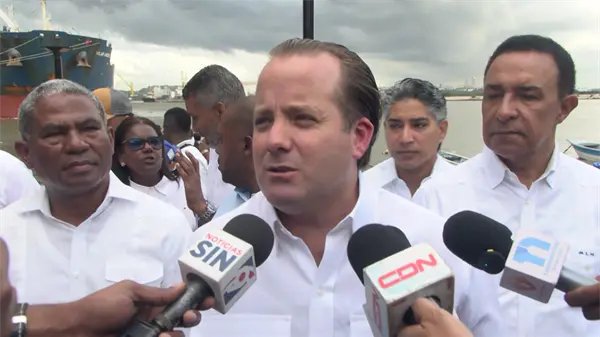 Gobierno analiza medidas para evitar alza de combustibles por aumento del crudo