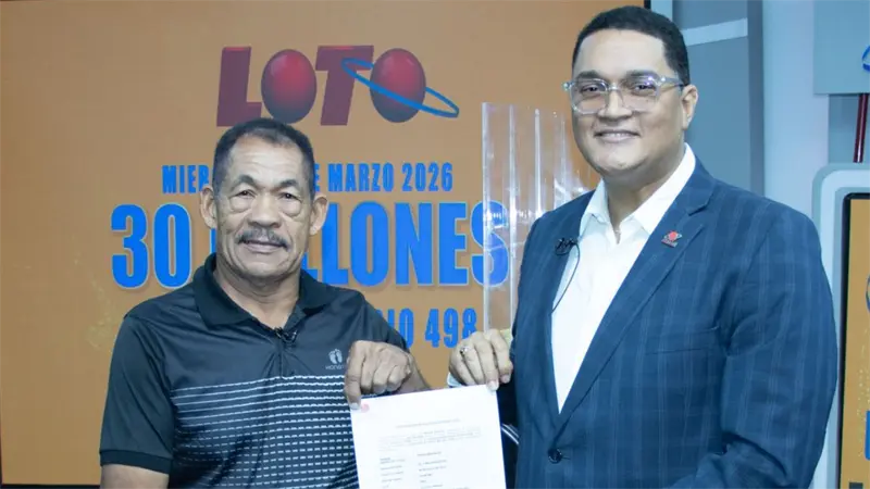 Leidsa entrega certificado a maestro constructor ganador de 30 millones de pesos