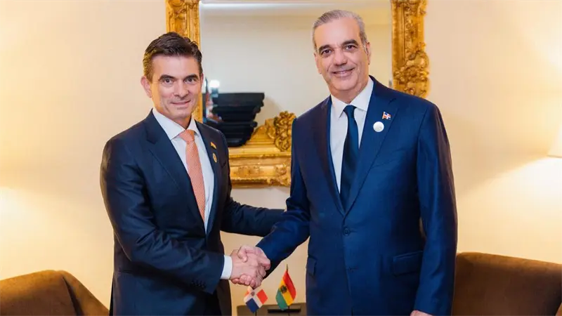 Luis Abinader sostiene reuni&oacute;n bilateral con presidente de Bolivia en Miami