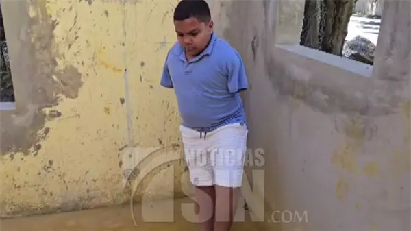 Historia de superaci&oacute;n: ni&ntilde;o sin brazos sobresale acad&eacute;micamente