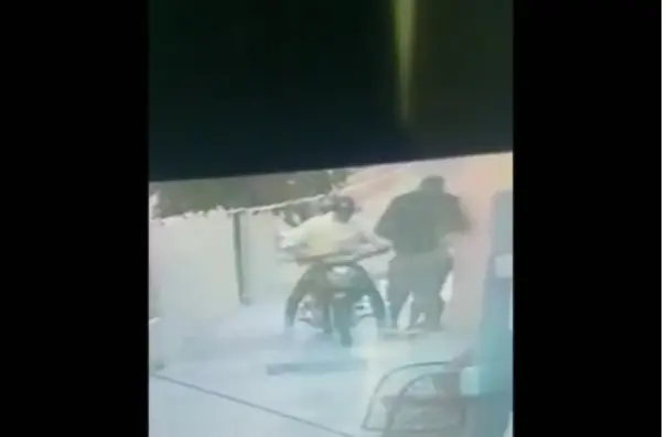 Dos hombres despojan un motor a una mujer en La Romana